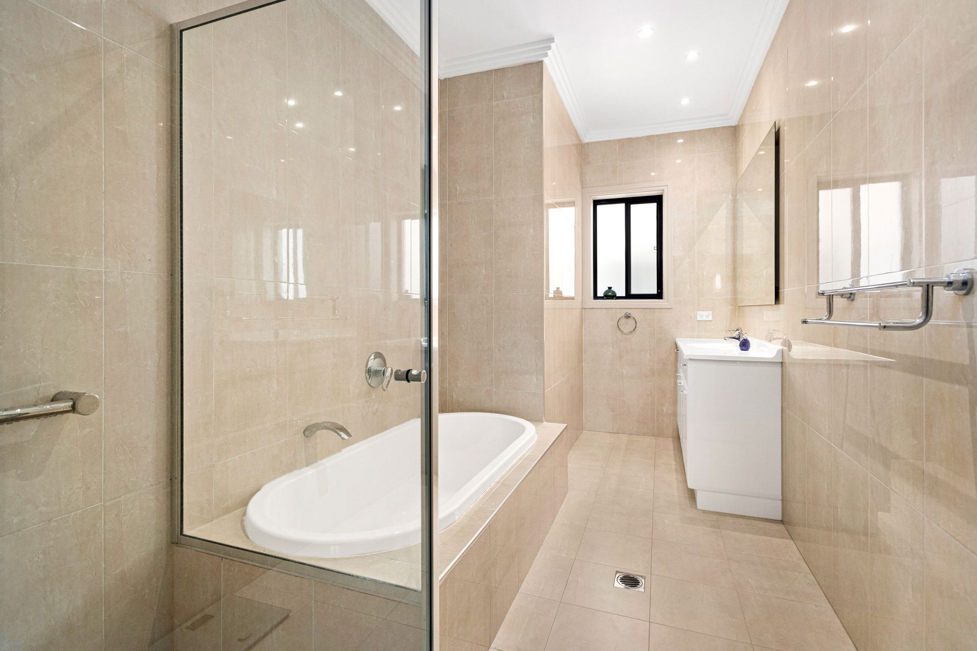 10 Binaville Avenue, BURRANEER, Burraneer - Thumbnail 8