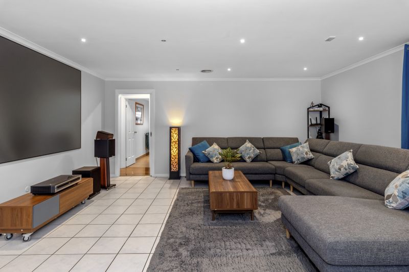 16 Middle Court, Thomastown