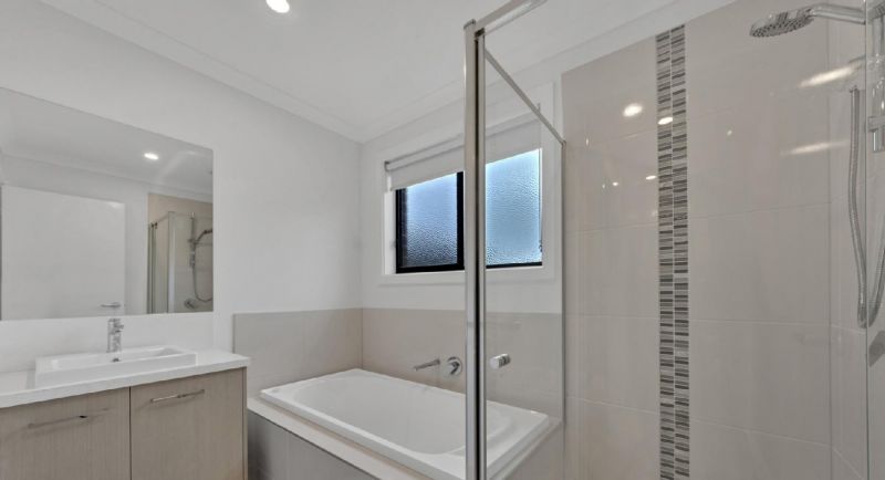 18 Louisville Drive, Thornhill Park