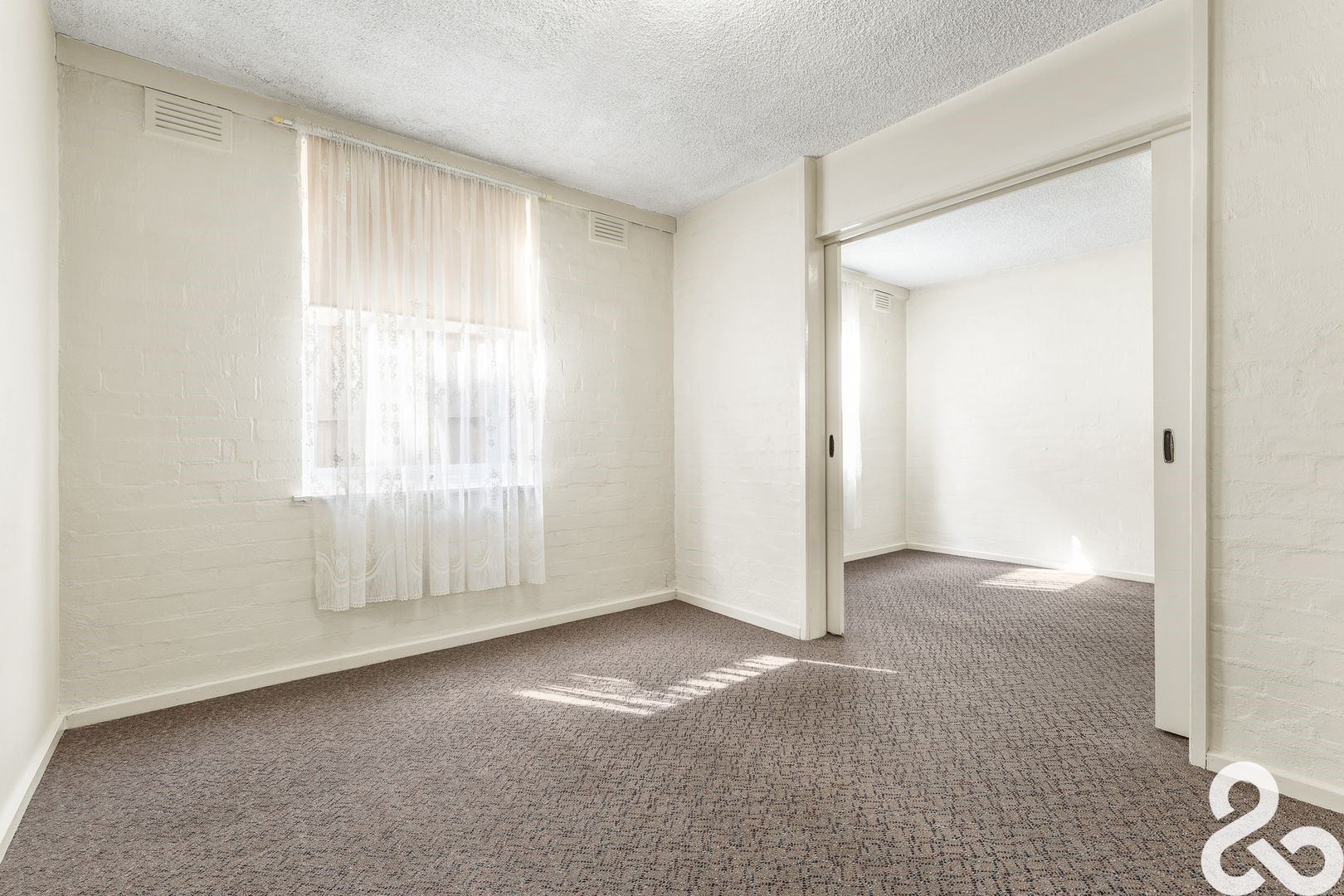 CHARMING ONE BEDROOM DELIGHT!