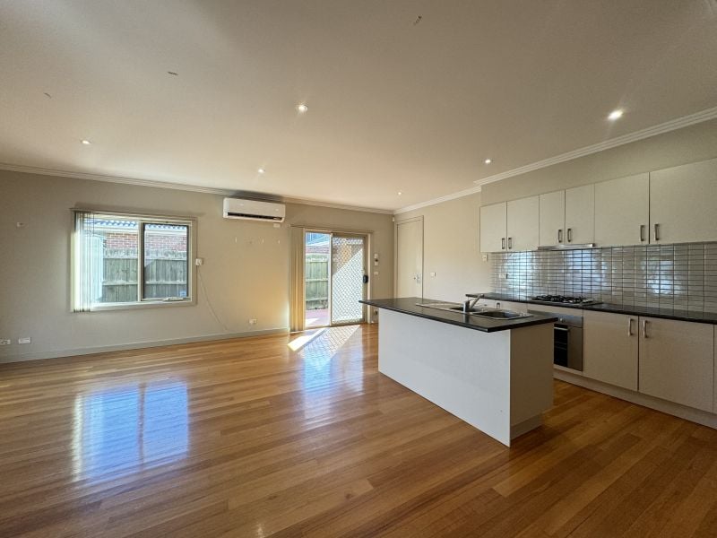 1/76 Strathmerton Street, Reservoir