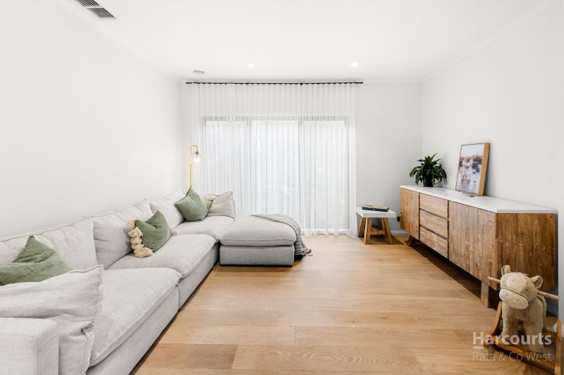 27 Great Barr Crescent, Caroline Springs