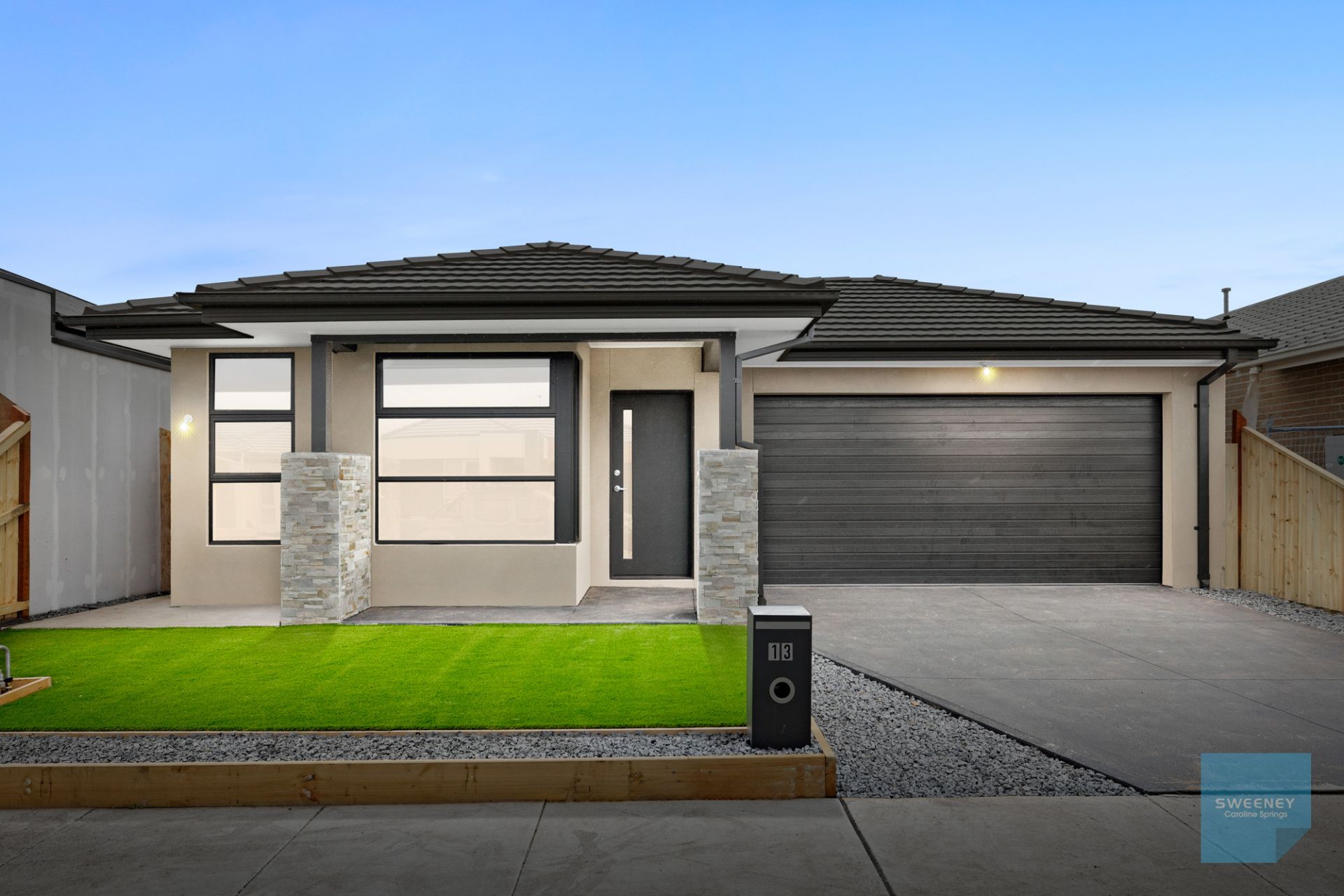 13 Shiraz Avenue, Fraser Rise - Thumbnail 2