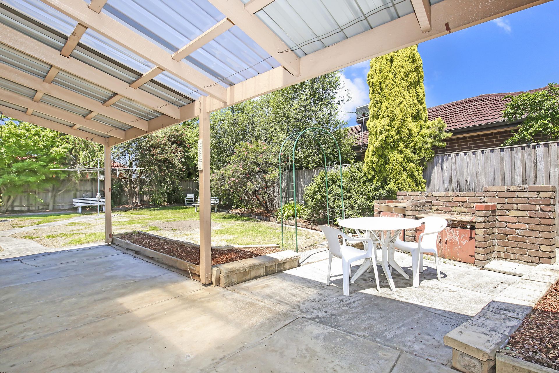Position Perfection & Outstanding Potential  -  744m2 ( approx )