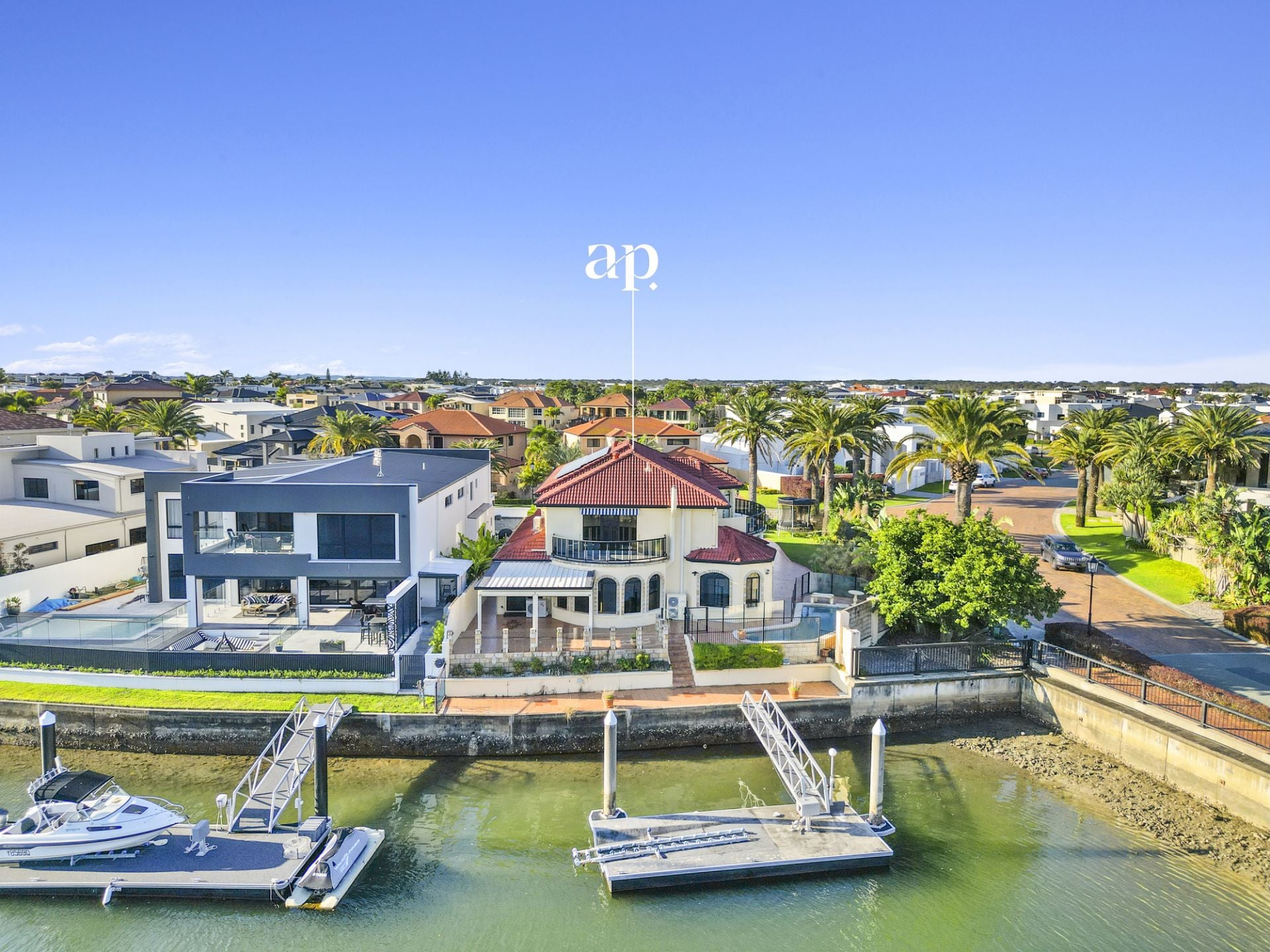 $ 2,700,000, Sovereign Islands - Thumbnail 4