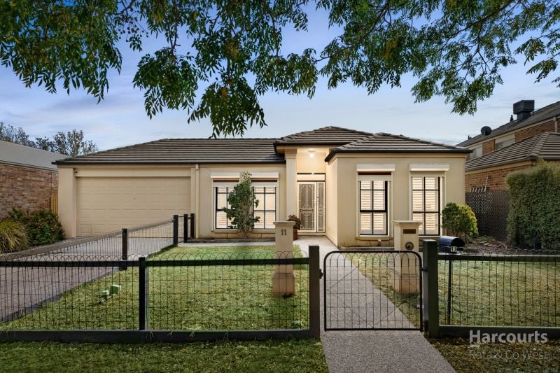 11 Hepburn Way, Caroline Springs