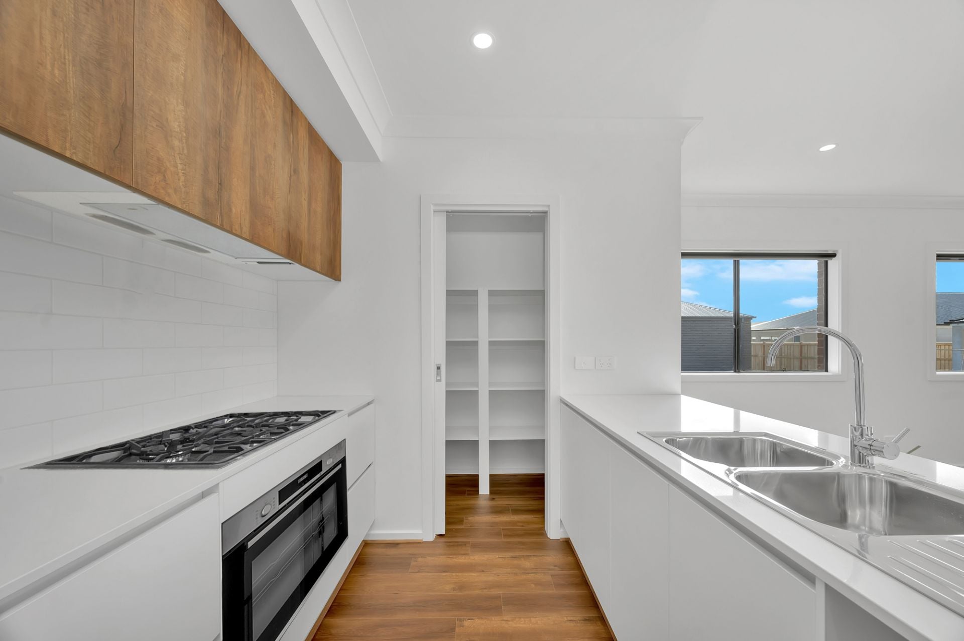 STYLISH & AS NEW!