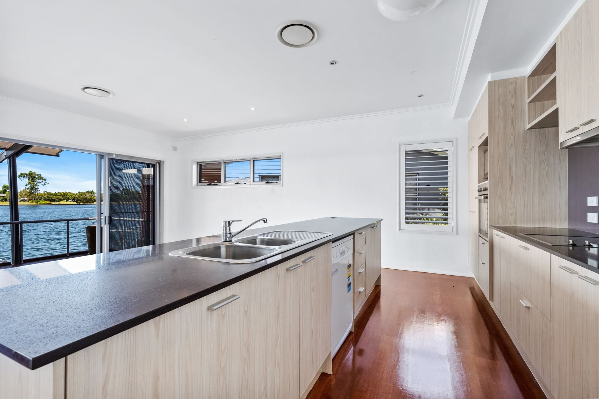 40/181 Lae Drive, Coombabah - Thumbnail 3