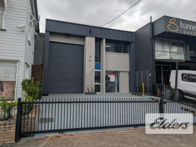 NEWLY REFURBISHED OFFICE/WAREHOUSE IN WOOLLOONGABBA!