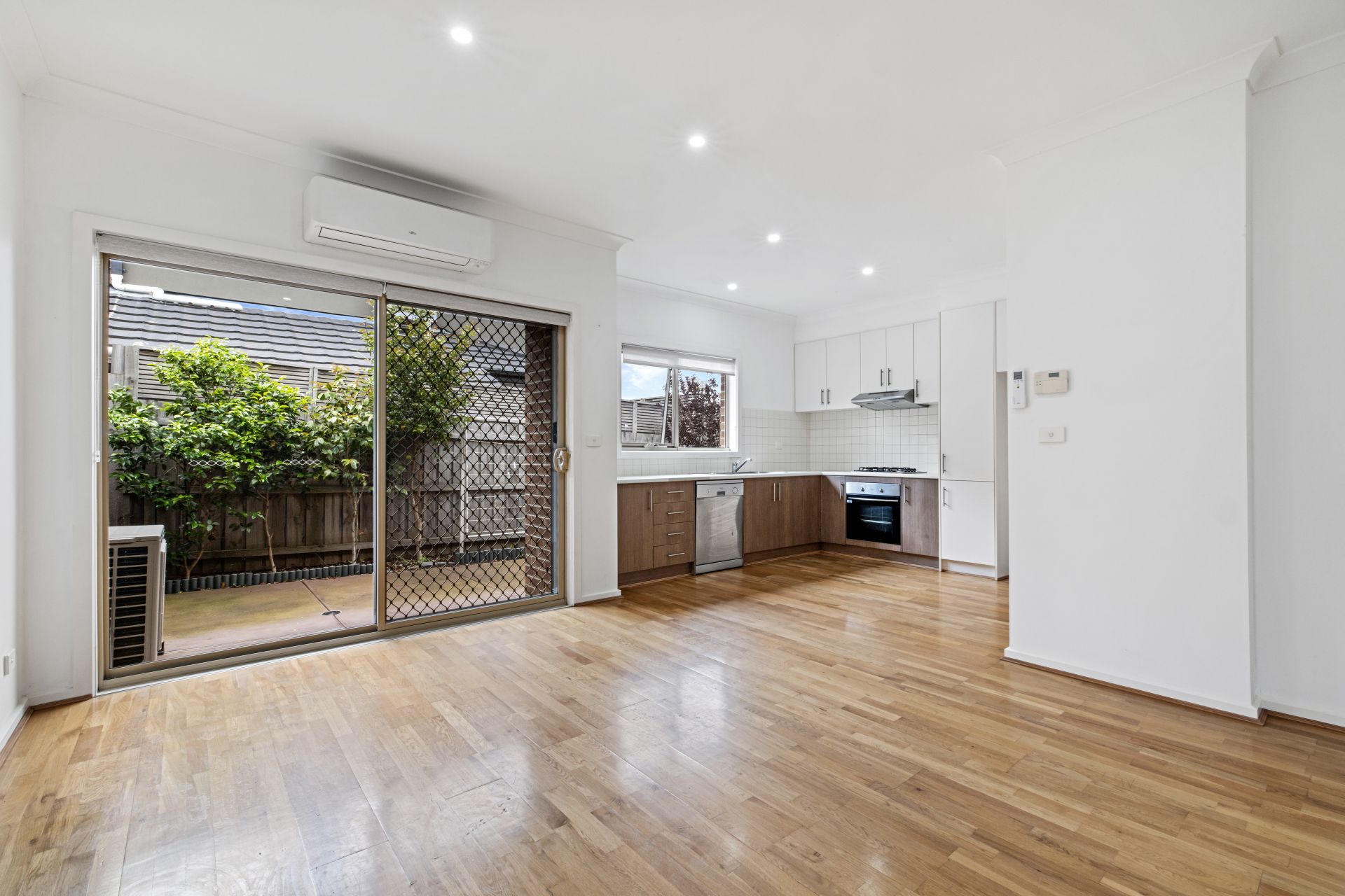Modern 2-Bedroom Unit in Prime Reservoir Location