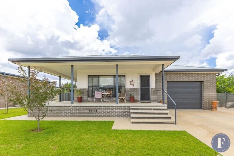 2/2 Reymond Street, Forbes NSW, Forbes - Thumbnail 2