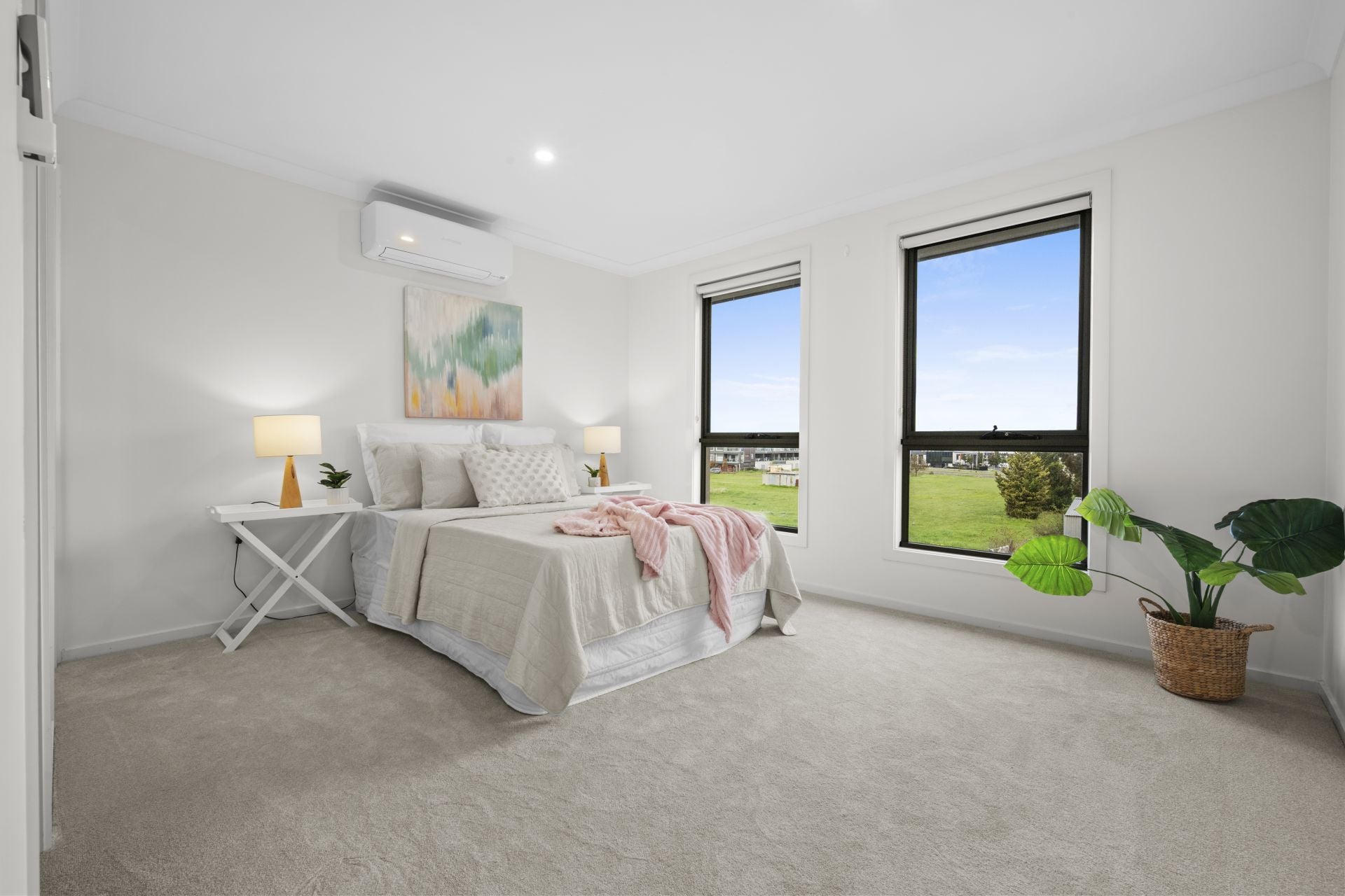 Five Star Family Living In Peaceful Epping