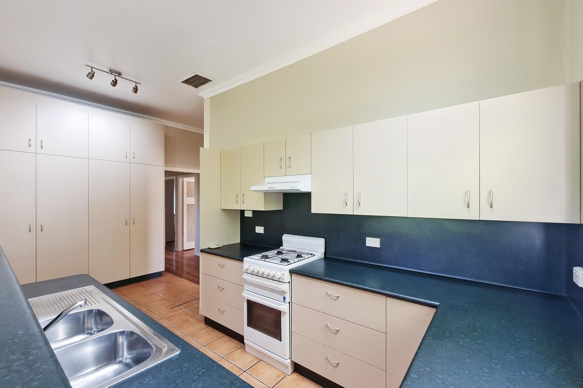 16 Charles Street Mount Isa QLD, Mount Isa City - Thumbnail 7