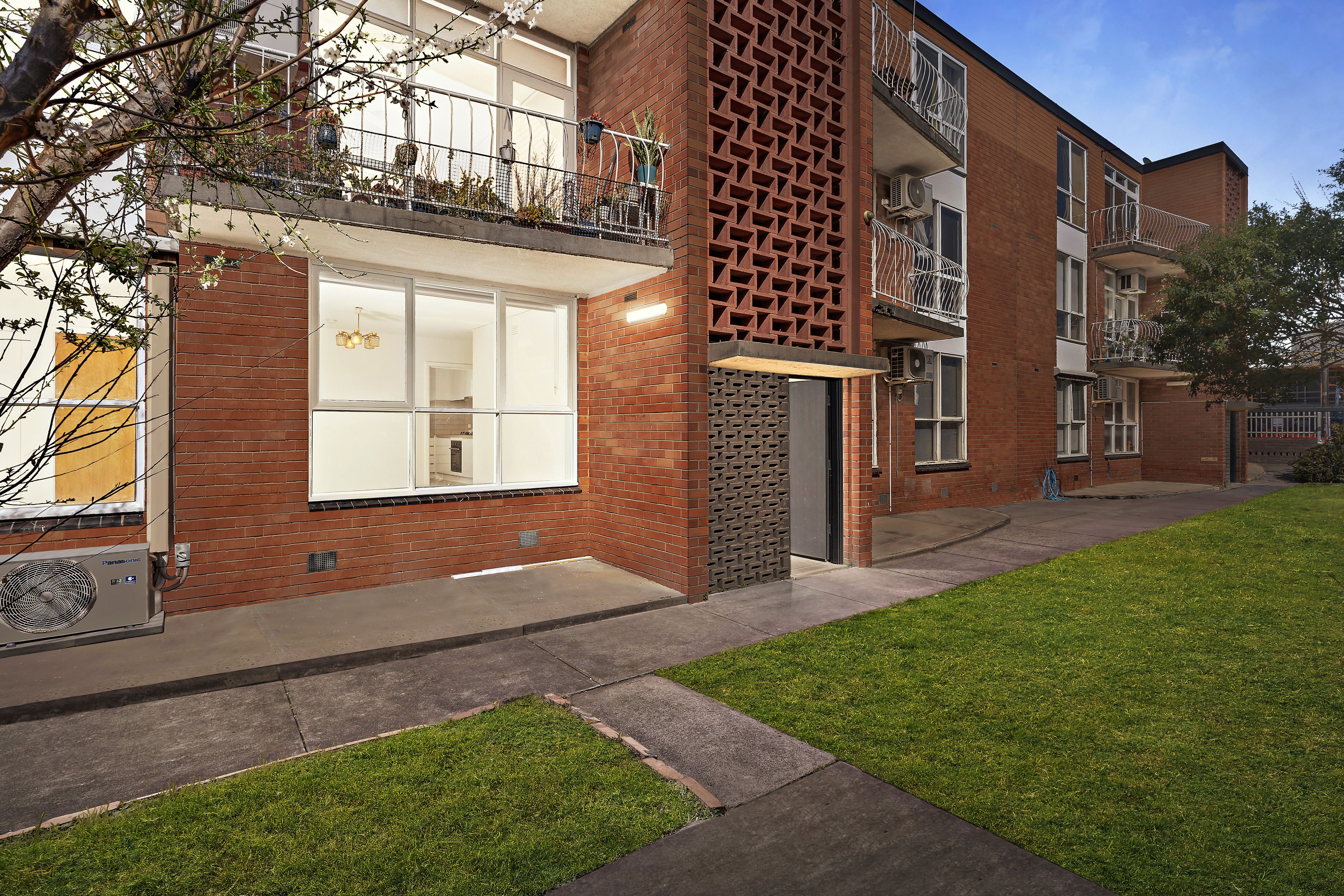 8/17 Gordon Street Footscray VIC, Footscray - Thumbnail 2