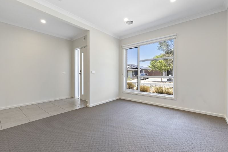 12 Rowena Way, Mickleham
