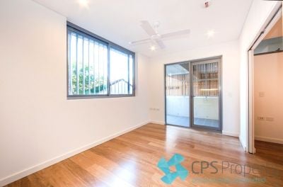 EXECUTIVE URBAN ONE BEDROOM RESIDENCE IN LANDMARK 'DENODE' COMPLEX