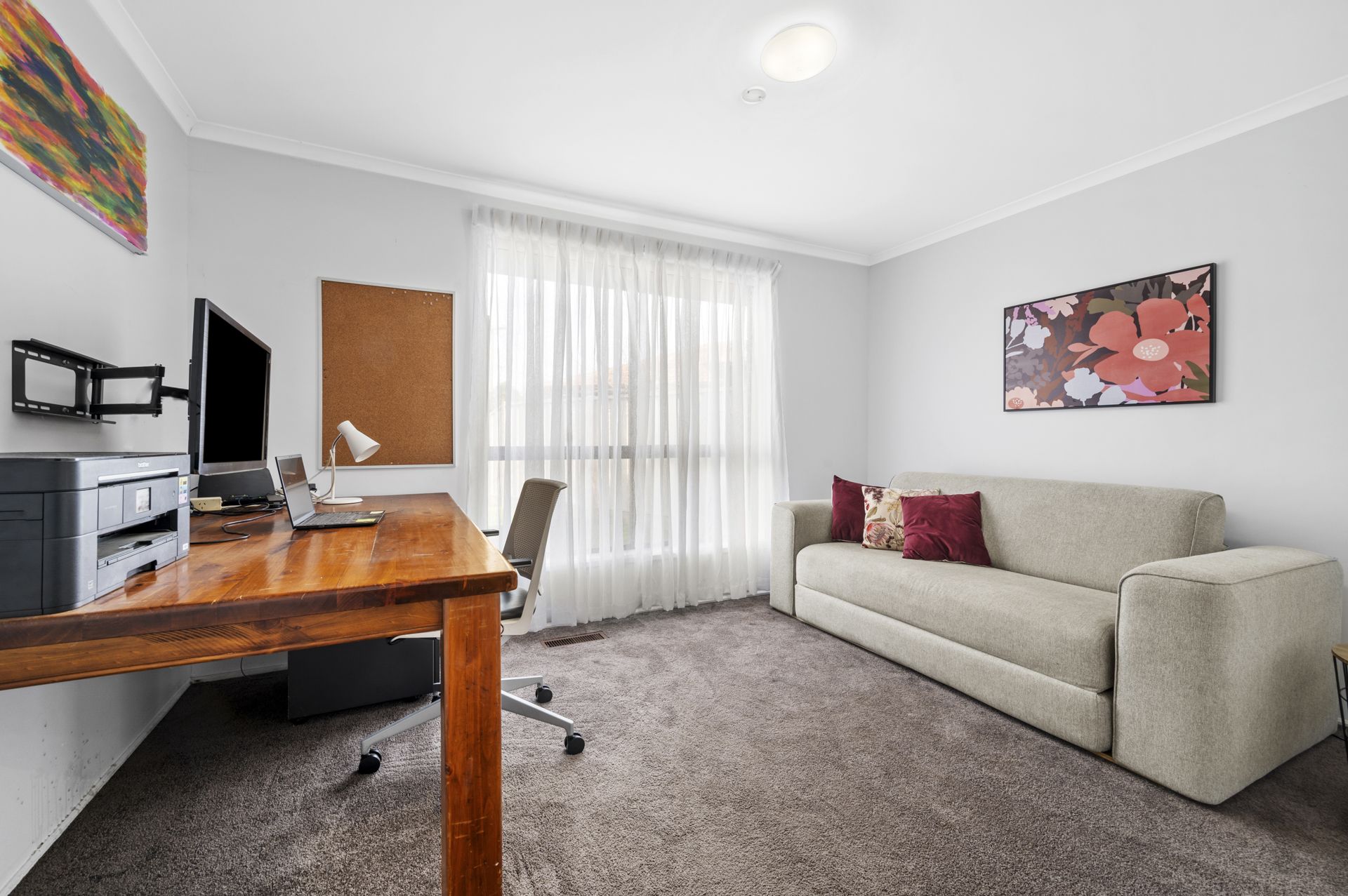 MODERN APPEAL - 5 BEDROOMS,  2 BATHROOMS