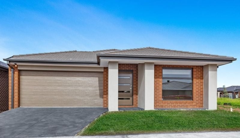 13 Livingston Drive, Rockbank VIC