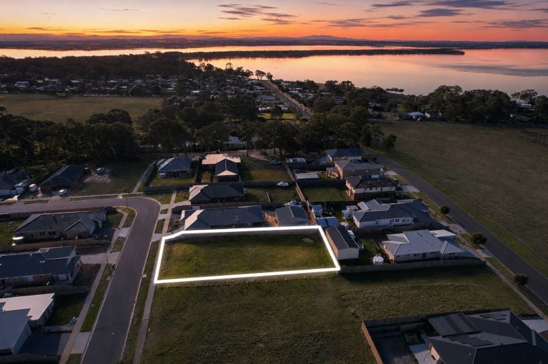 47 Houghton Crescent, Eagle Point VIC, Eagle Point - Thumbnail 2