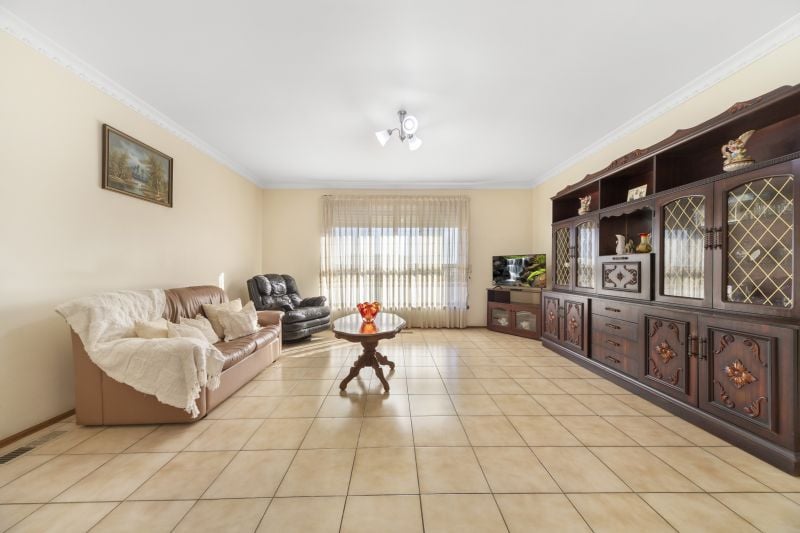 37 Lockwood Grove, Thomastown