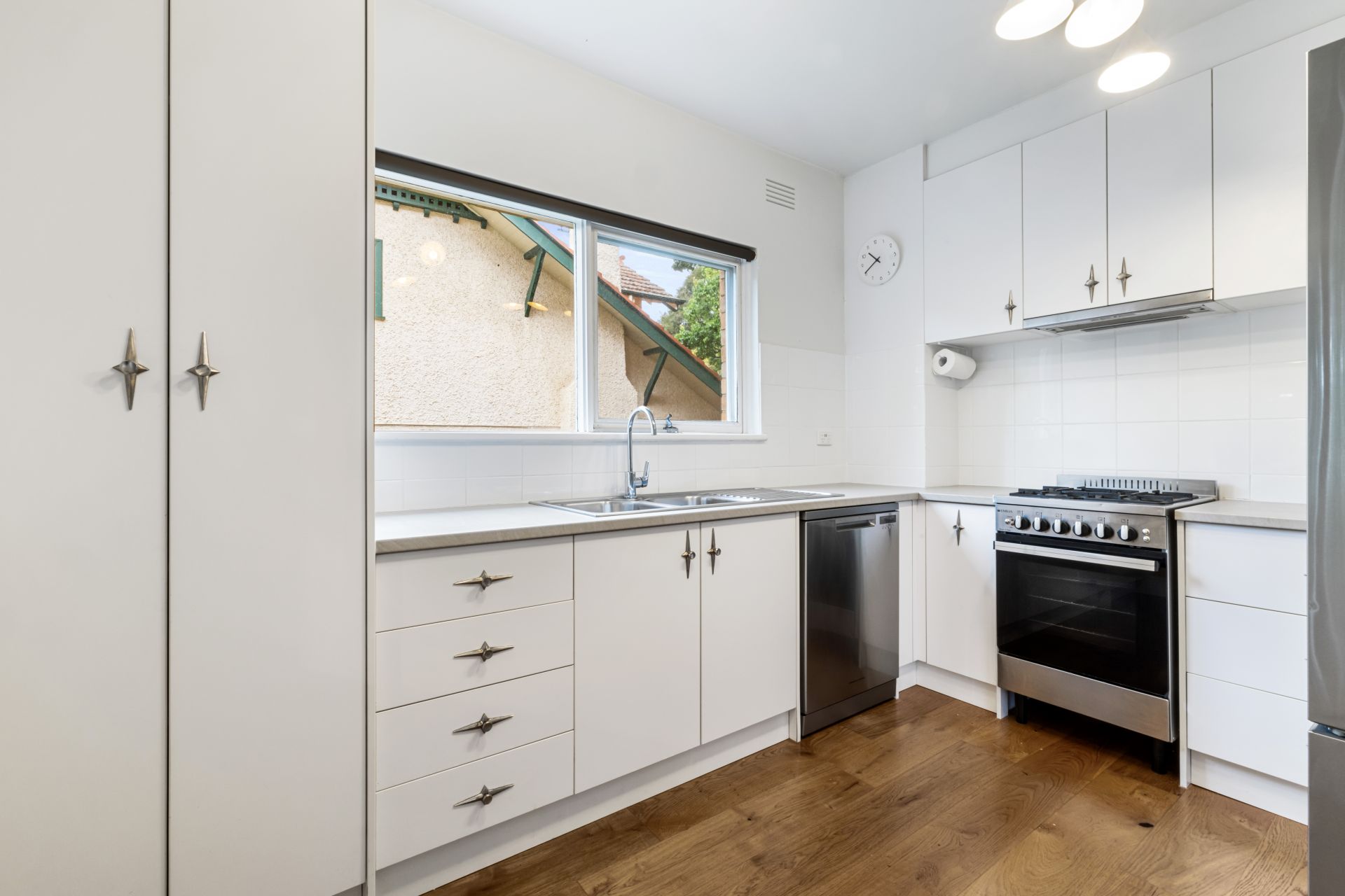 Contemporary Living in a Premium Ivanhoe Location