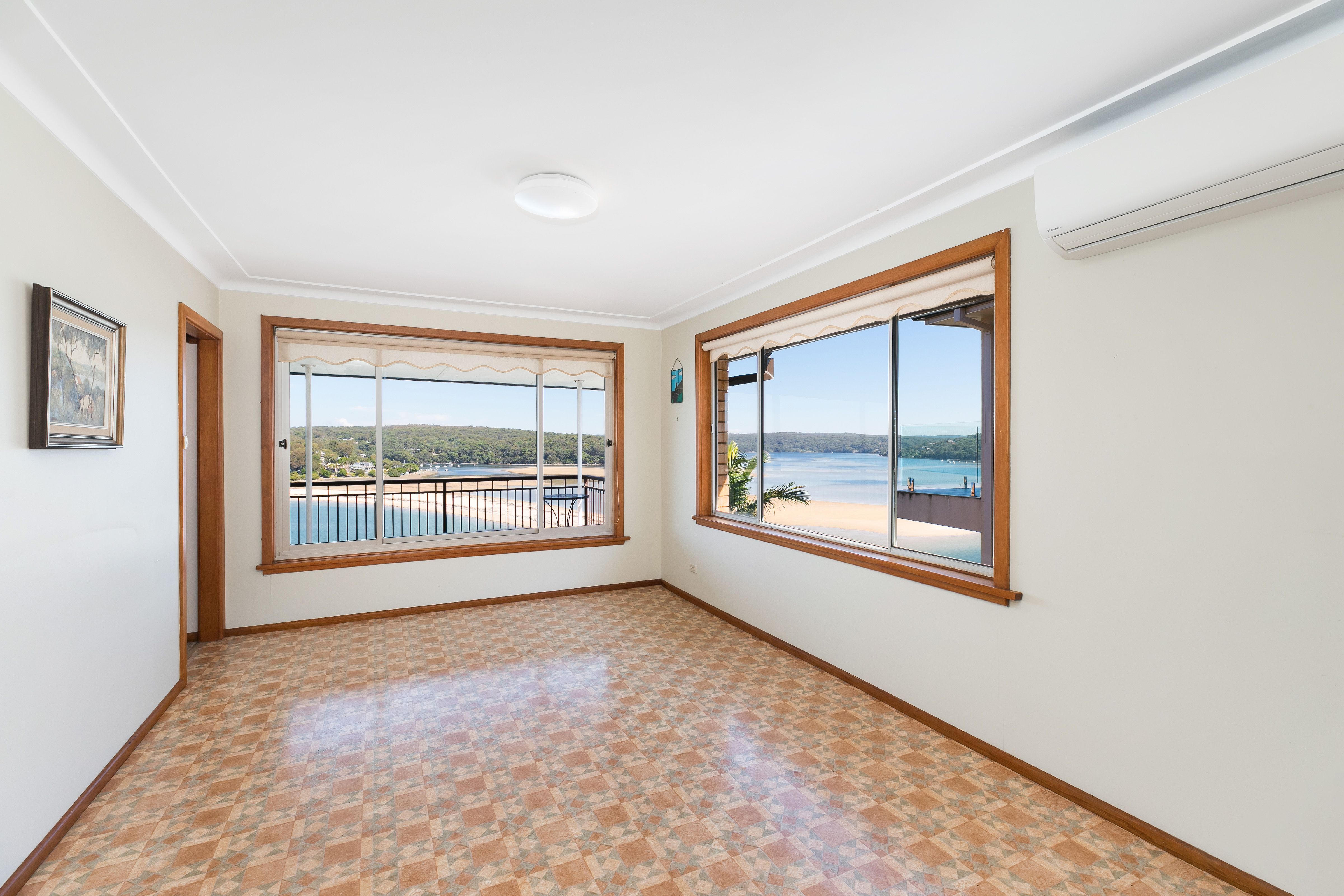 8 Loch Lomond Crescent BURRANEER 2230