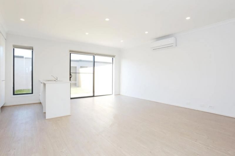 305 Dunnings Road, Point Cook