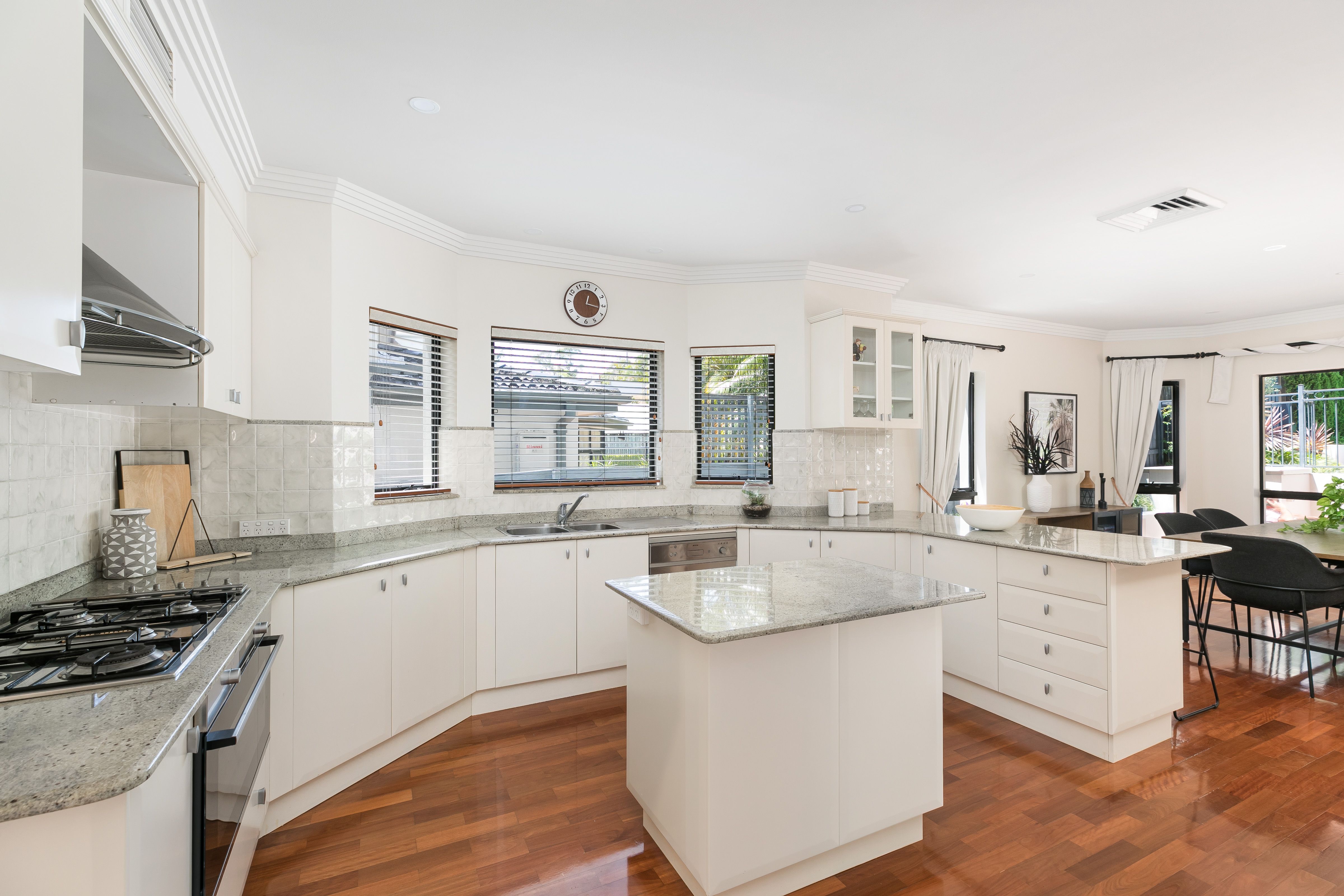 90 Holt Road, TAREN POINT, Taren Point - Thumbnail 3