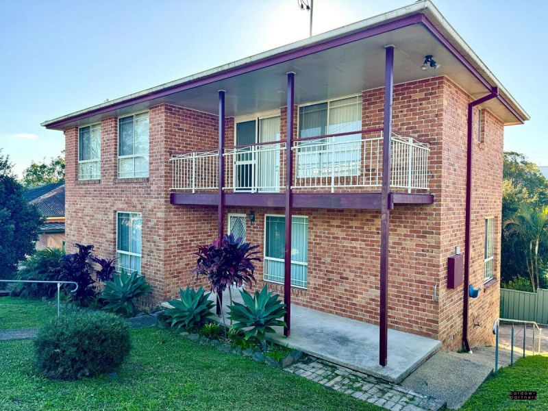 LARGE FAMILY HOME CLOSE TO TOWN