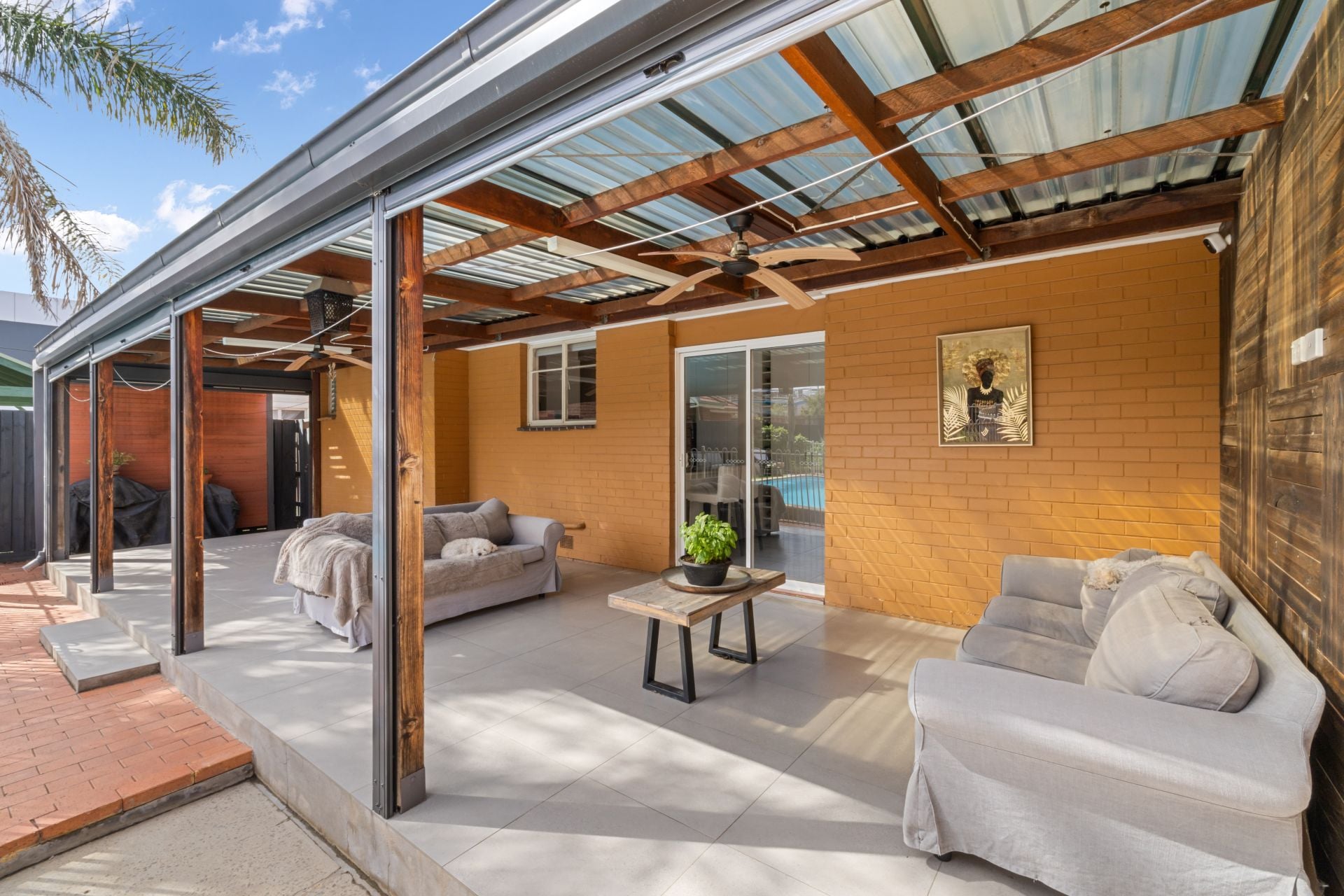 Resort Oasis Living Just Five Minutes Walk To Lalor Shops