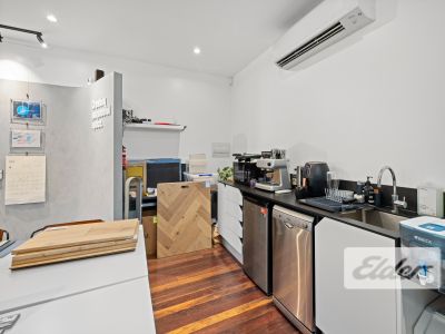 HIGHLY EXPOSED RETAIL/OFFICE IN SHARP SUBURBAN COMPLEX!