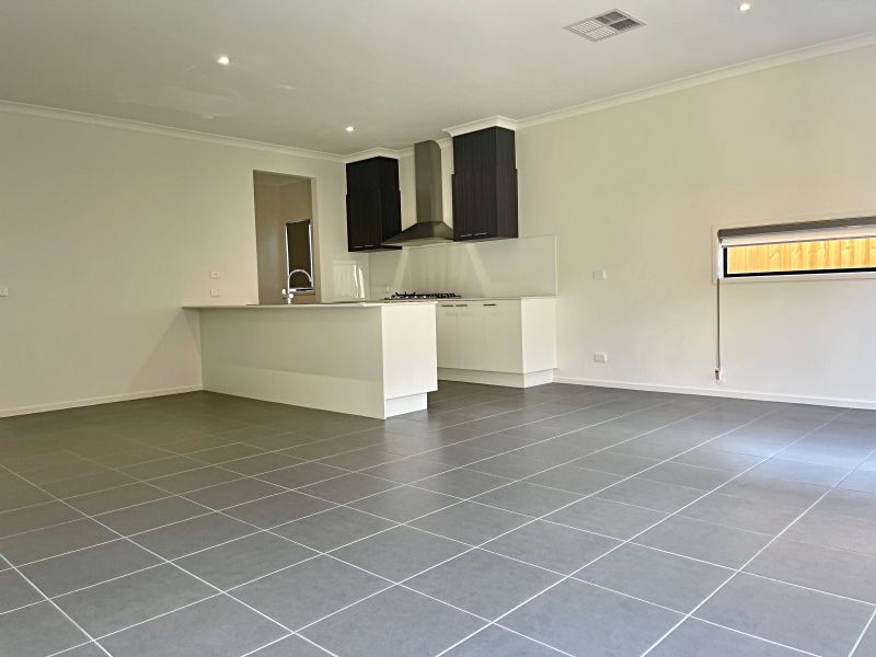 277 The Lakes Boulevard, South Morang