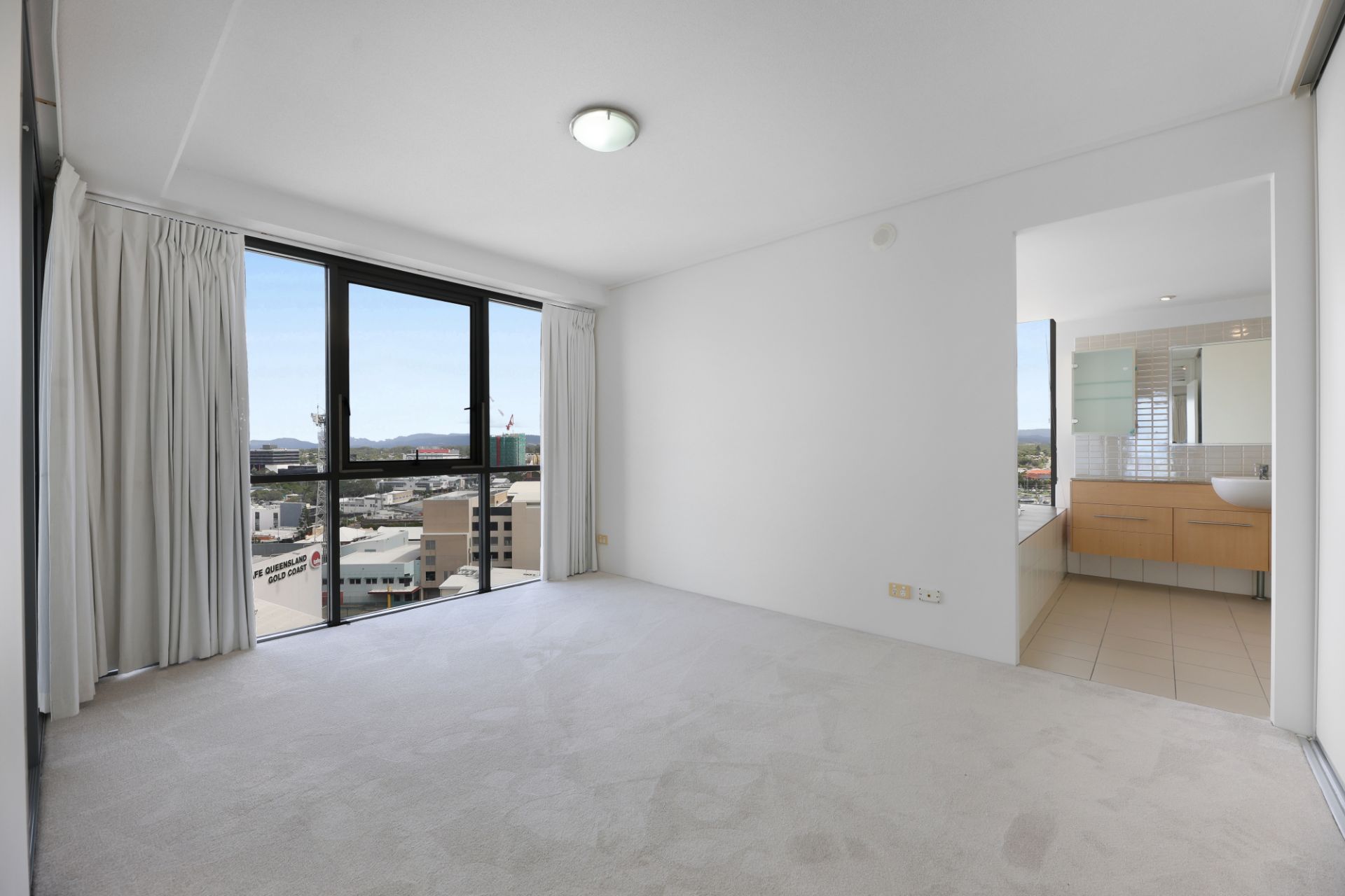 242/105 Scarborough Street, Southport, Southport - Thumbnail 7