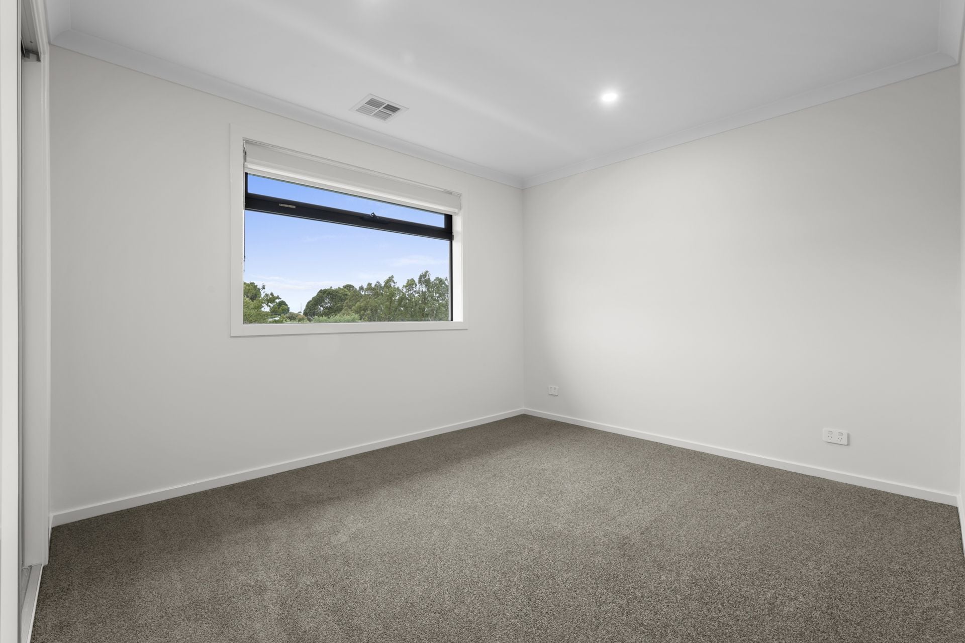 CONTEMPORARY COMFORT MEETS CONVENIENCE