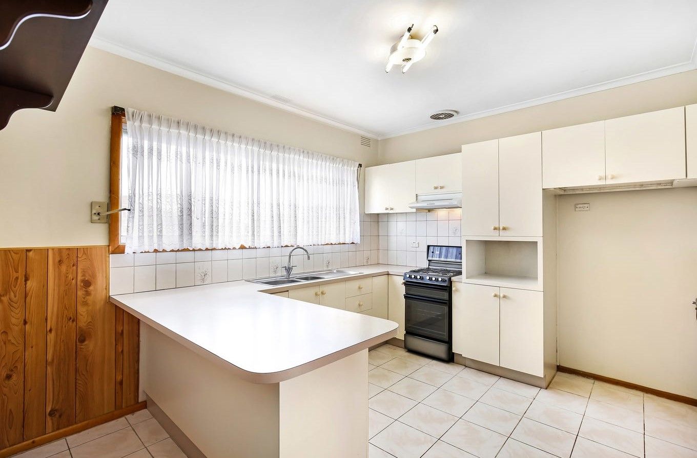 Comfortable 3-bedroom family living in a highly convenient location.