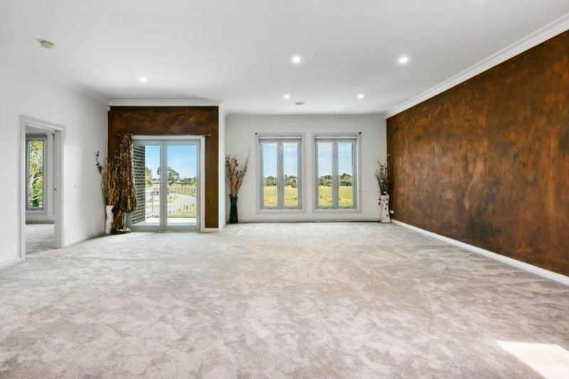 10 Wattlebird Crescent, Reservoir