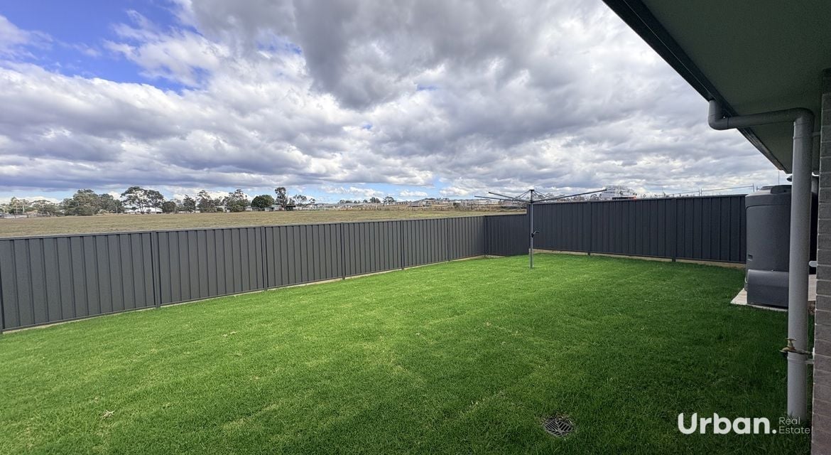 Lochinvar 10 Cahill Close