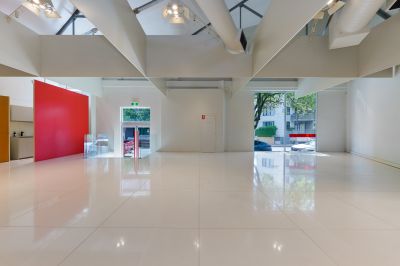 STUNNING INNER CITY SHOWROOM WITH HIGH CEILINGS