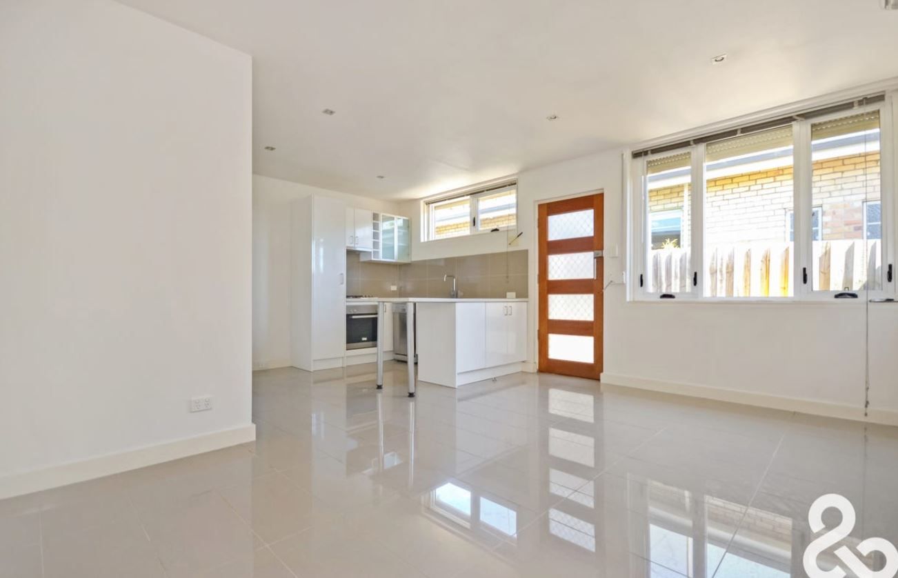 Stylish Renovated Unit in Prime Location – Walk to Northland - Water Usage Included!