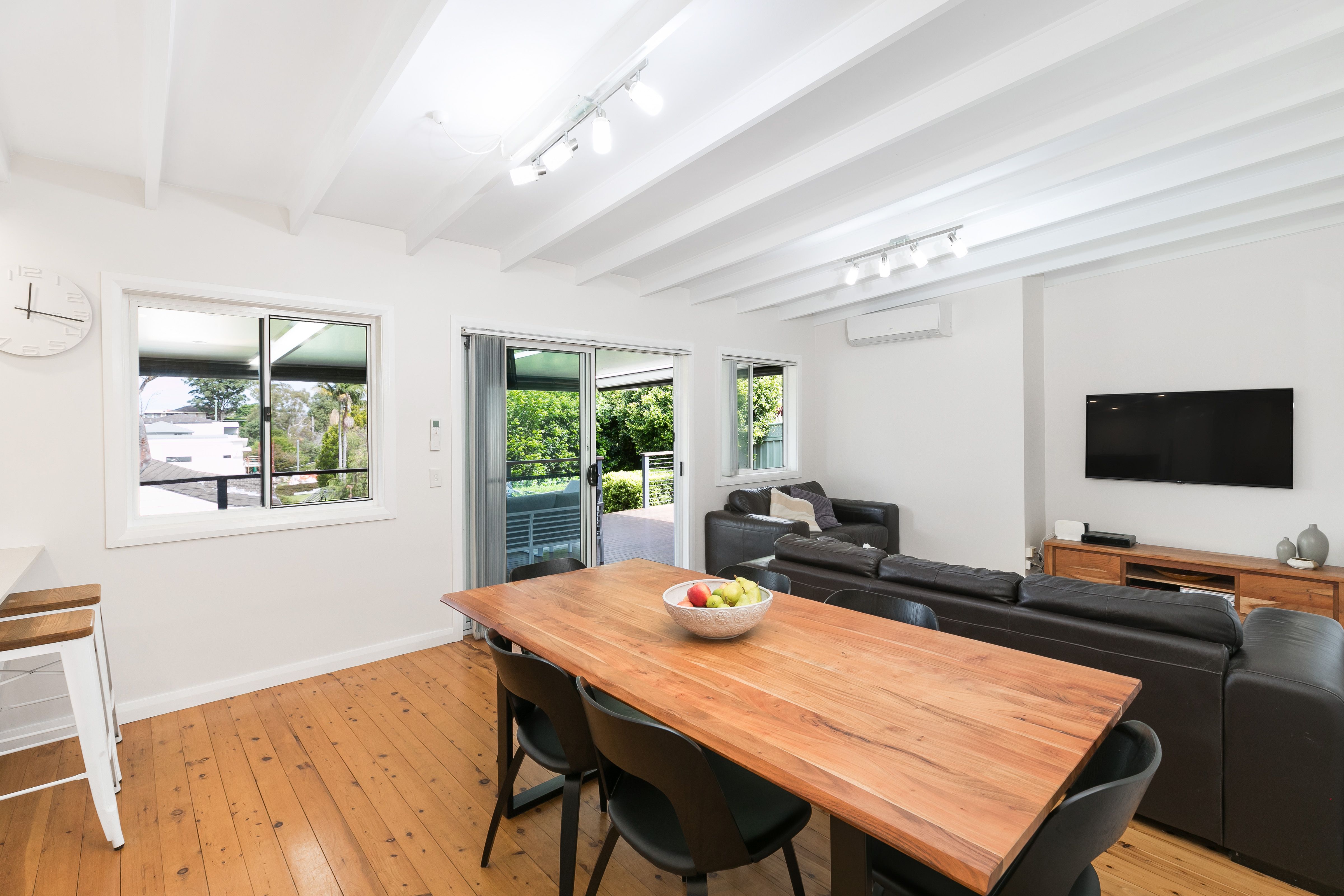 40 Snowden Avenue SYLVANIA 2224