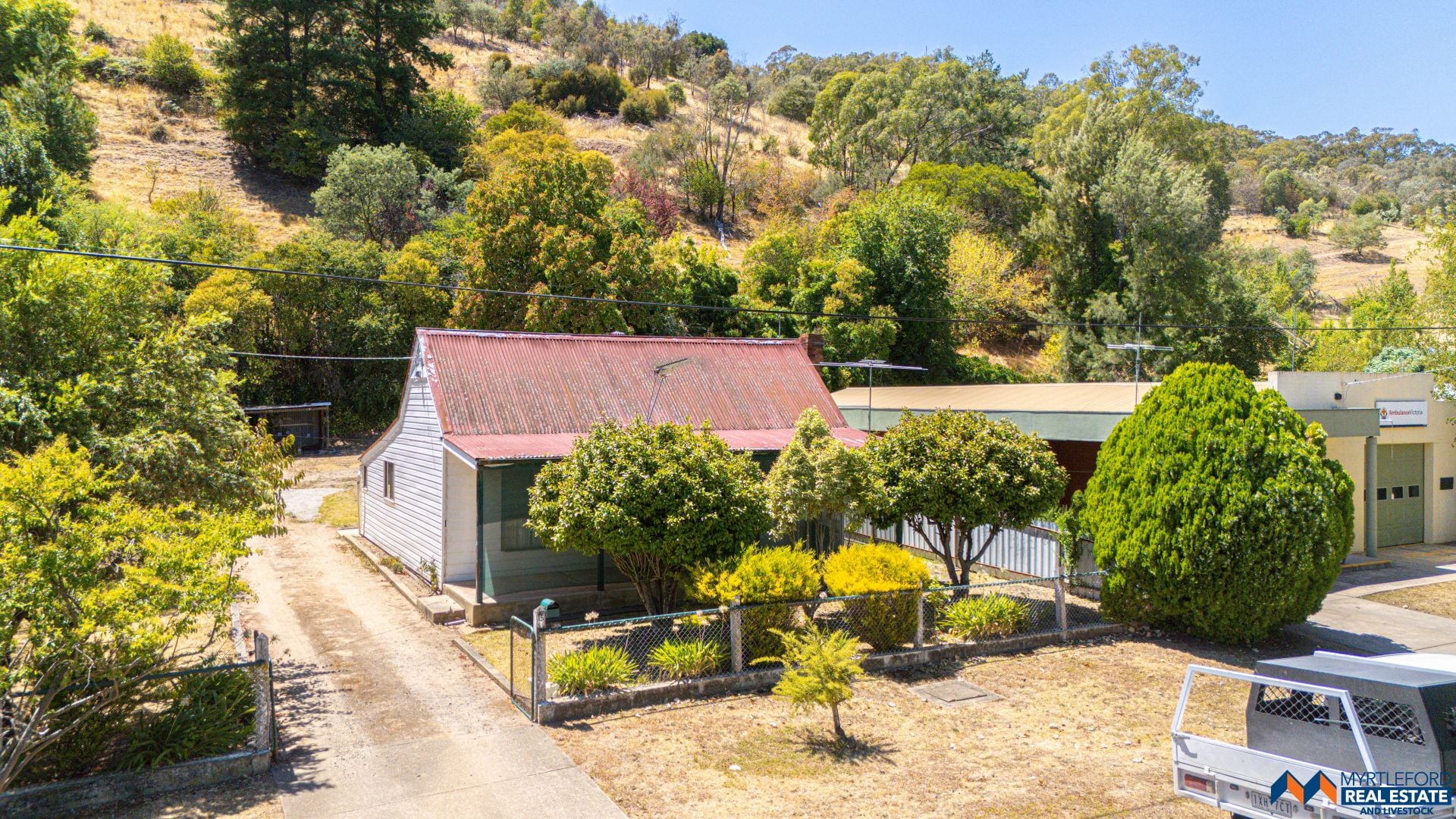 15 Robertson Street, MYRTLEFORD, Myrtleford - Thumbnail 2