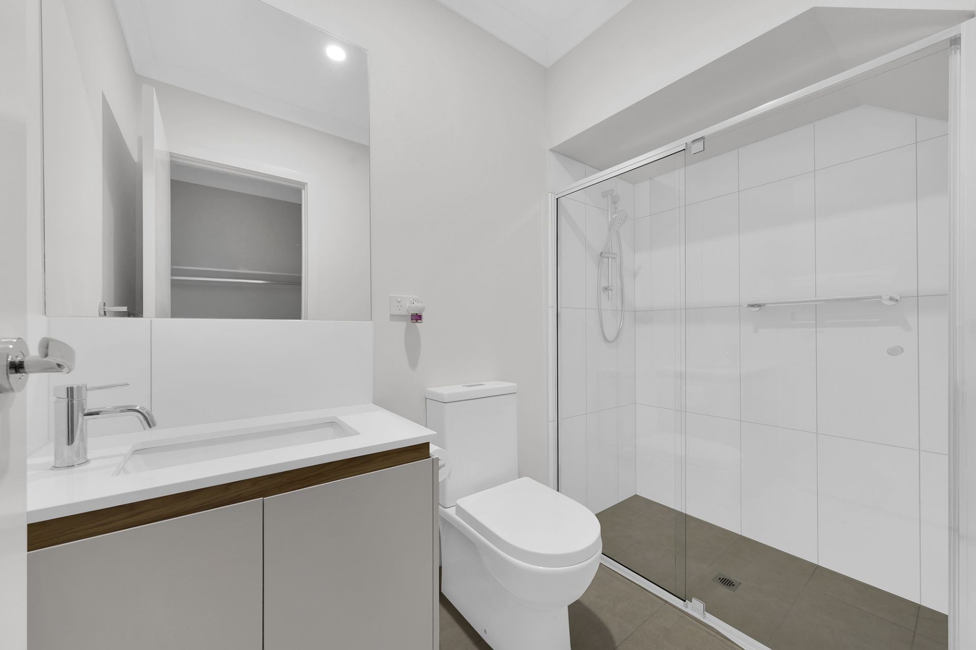 Modern 3-Level Townhouse in Prime South Morang Location