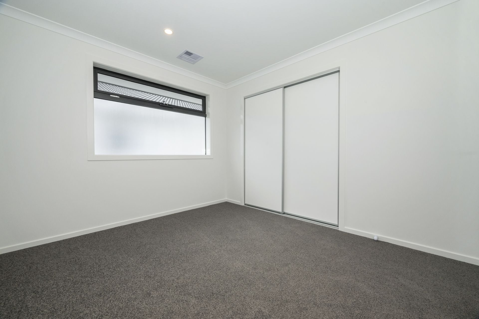 CONTEMPORARY COMFORT MEETS CONVENIENCE