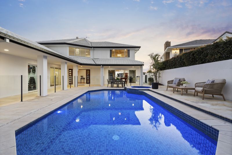 $ 2,970,000, Benowa Waters - Thumbnail 4