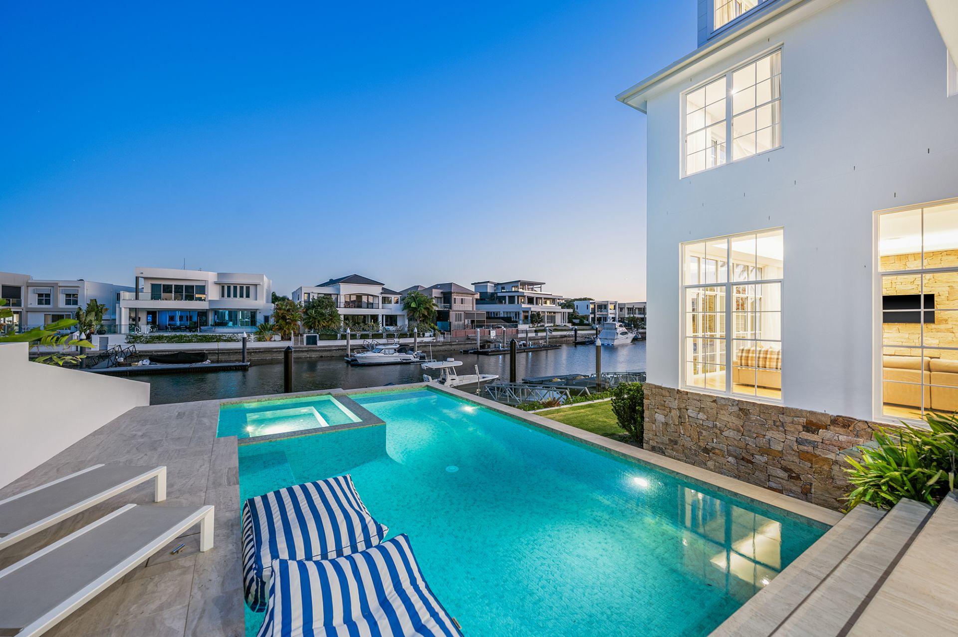 18 Knightsbridge Parade West, Sovereign Islands - Thumbnail 8