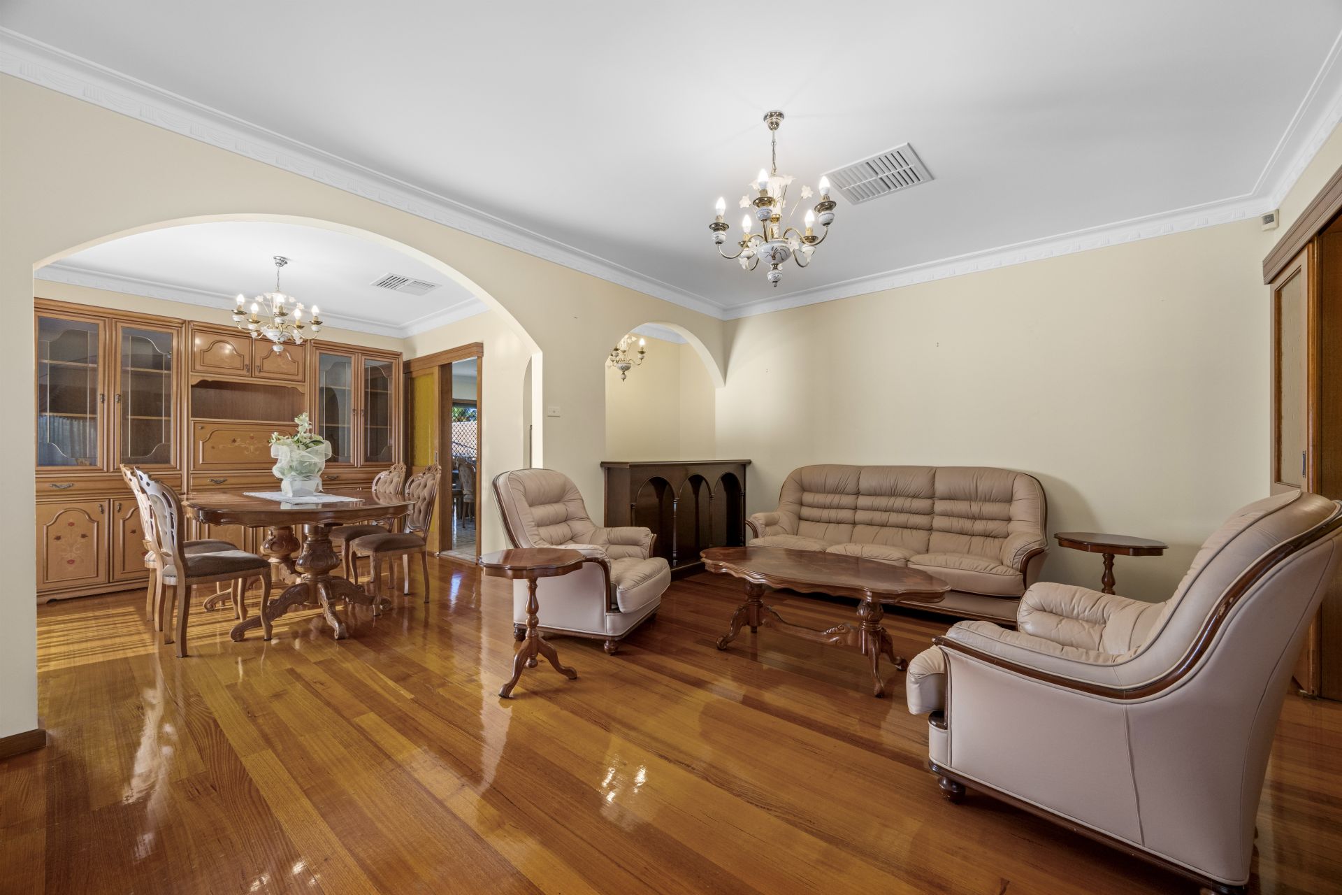 Quality Elevated Solid Home – Close To Everything