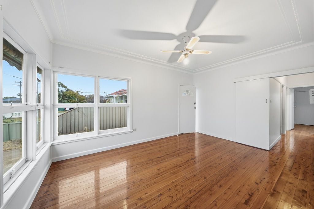 15 Parkland Avenue, Macquarie Fields, Macquarie Fields - Thumbnail 4