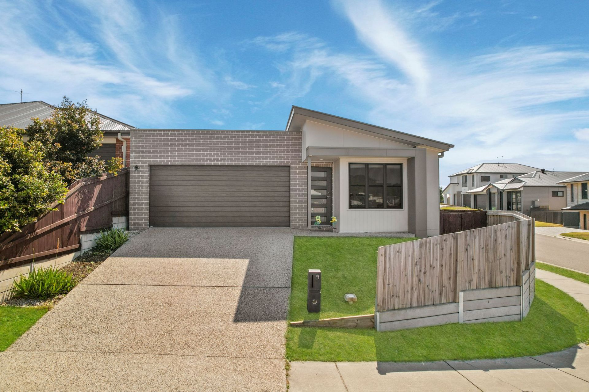 5 First Street Holmview QLD
