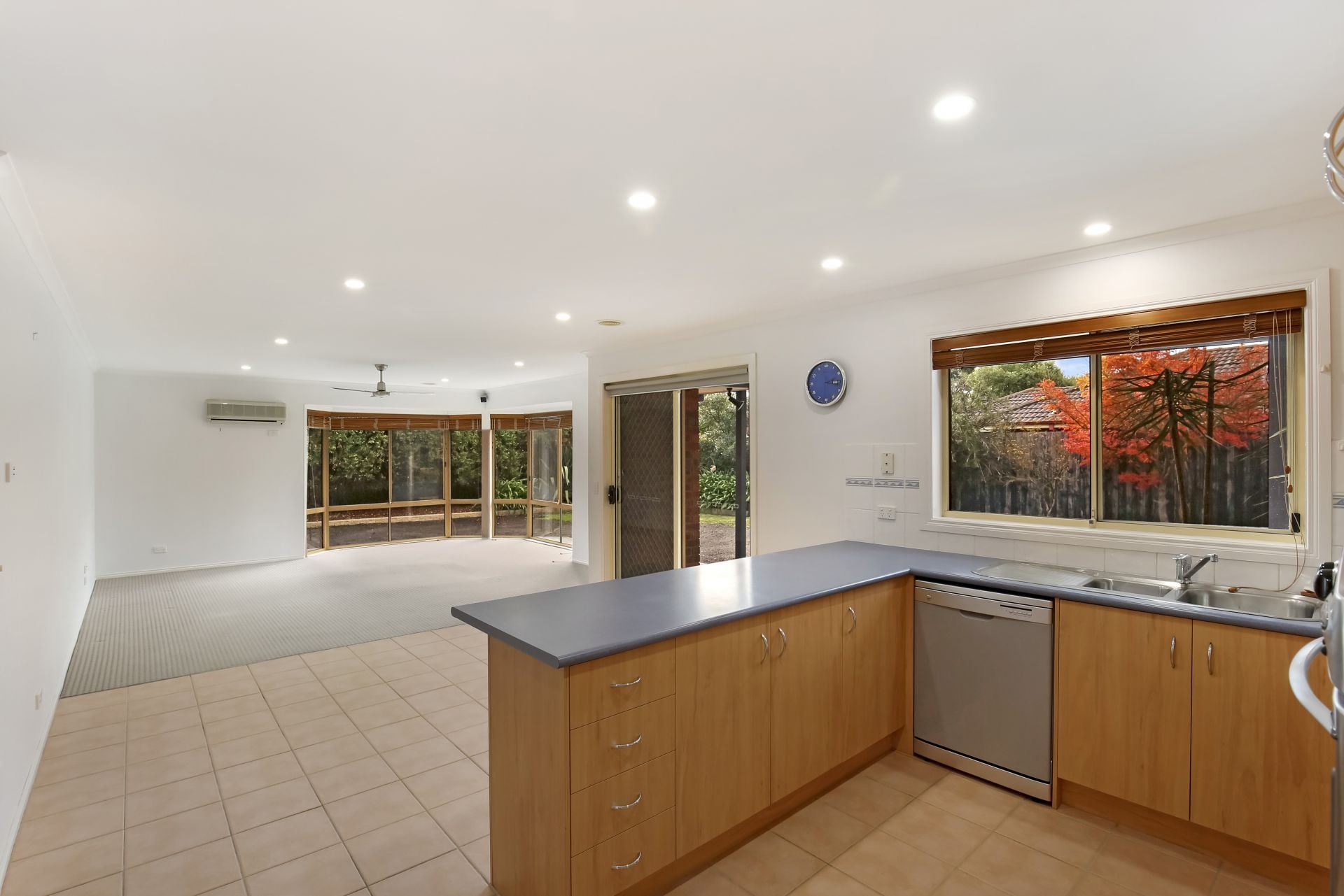 Easy Living in Mill Park Lakes!