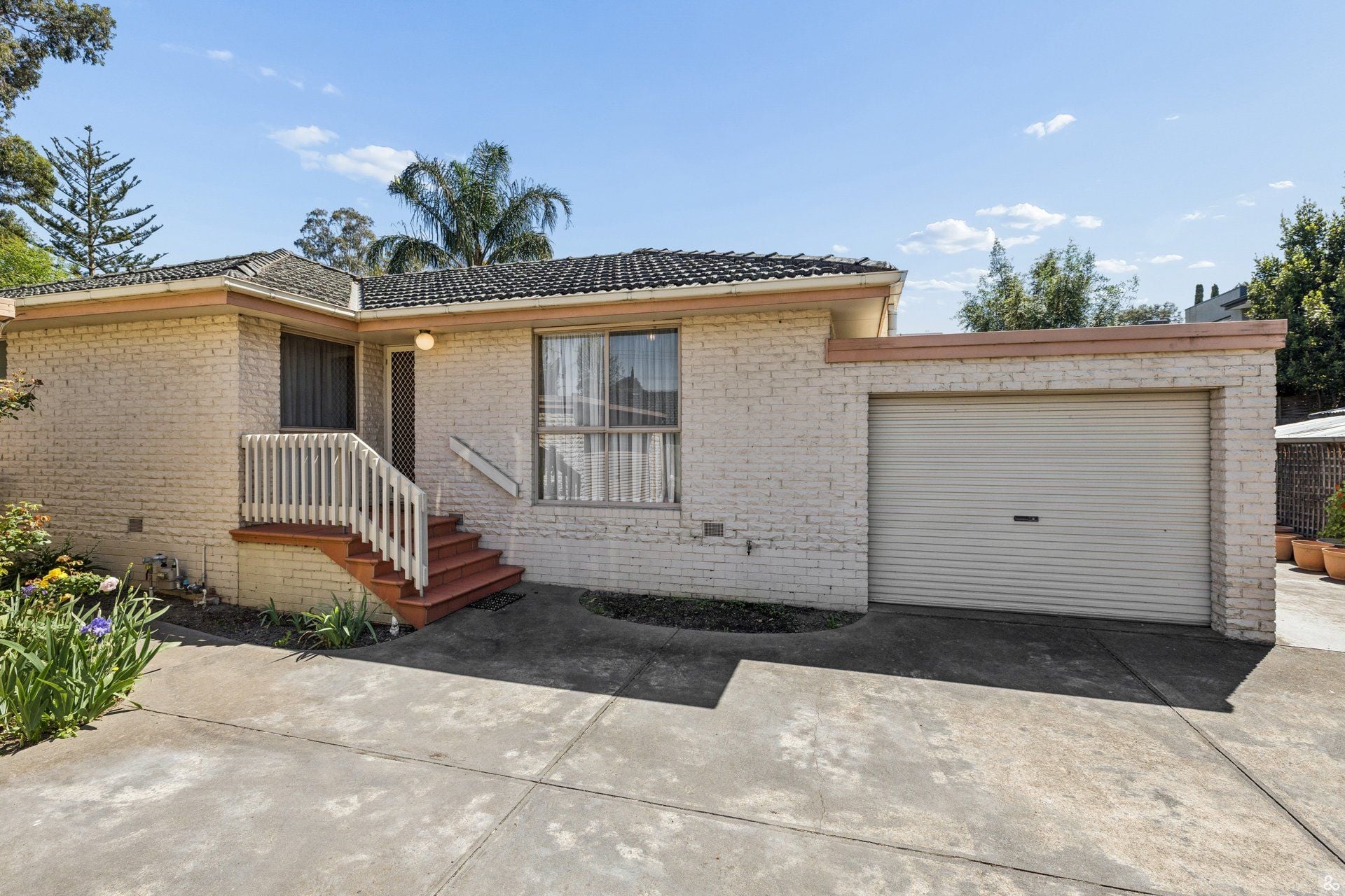 2/21 Renshaw Street, Doncaster East - Image 1
